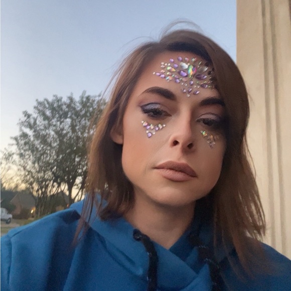 Meet your Posher, Marissa - Picture 2 of 3